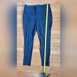 Elegant Black Leggings with Tailored Seams